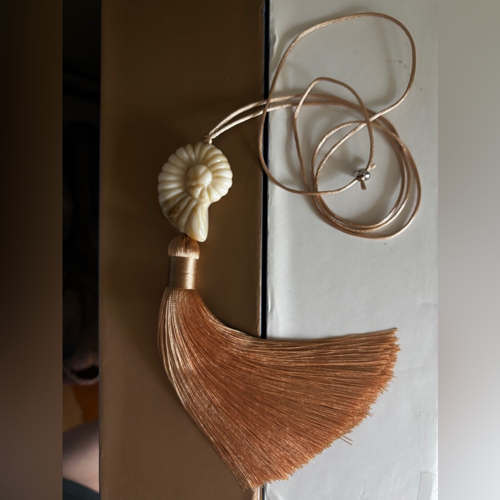 Elegant ammonites Shell Pendant Necklace with Tassel Beige